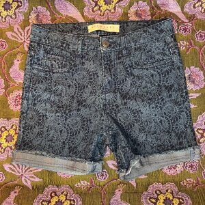 🌼 Floral Denim Delight 🌼 | Blu•Berry High-Rise Jean Shorts
